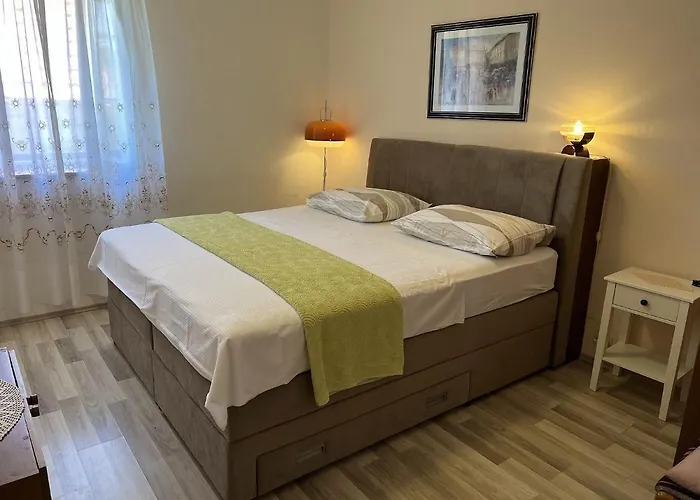House Lara * Vrboska