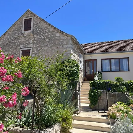 House Lara * Vrboska