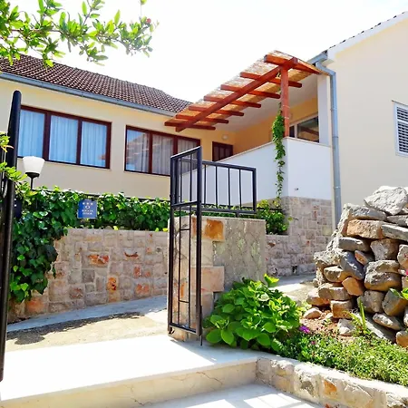 House Lara Ferienhaus *