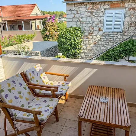 House Lara * Vrboska
