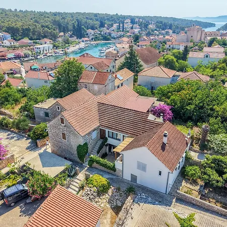 House Lara * Vrboska