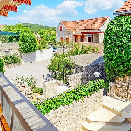 House Lara Feriehus Vrboska