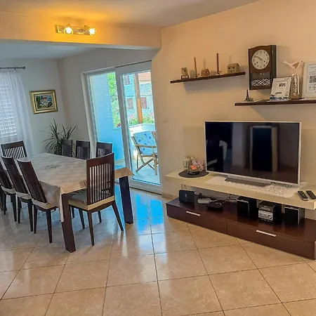 House Lara Vrboska