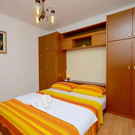House Lara * Vrboska