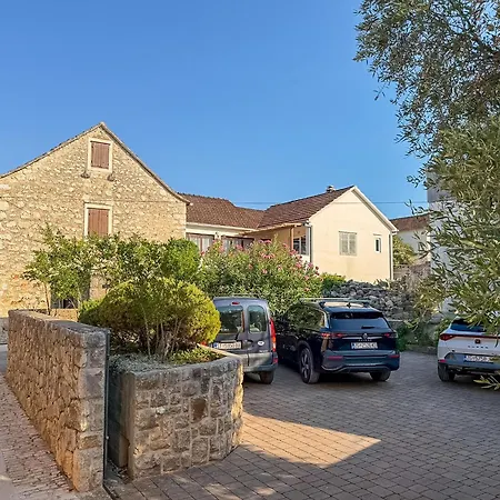 House Lara * Vrboska