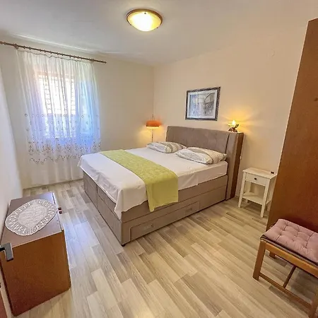 House Lara Vrboska
