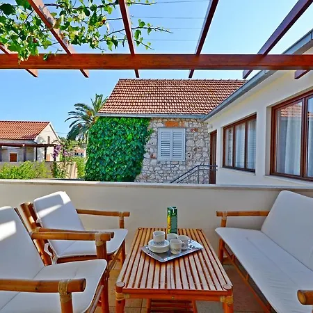 House Lara Vrboska