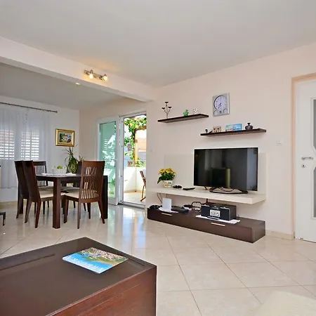 Holiday home House Lara *