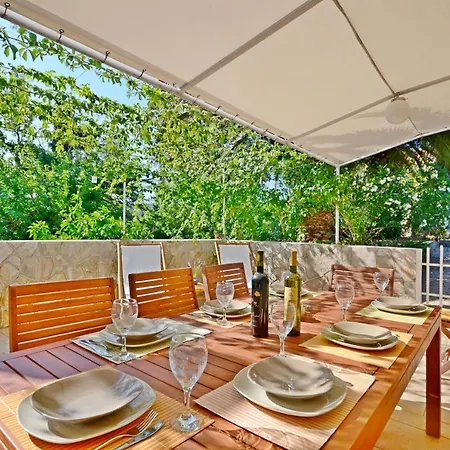 House Lara Holiday home