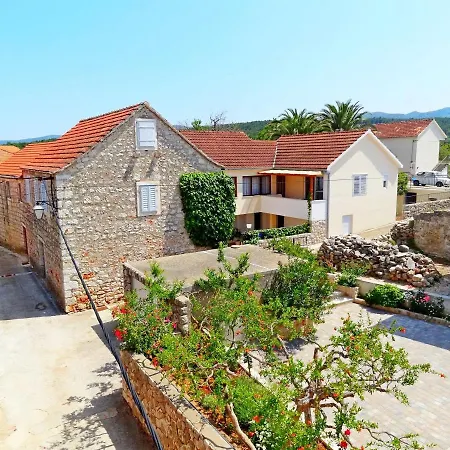 Holiday home House Lara Vrboska