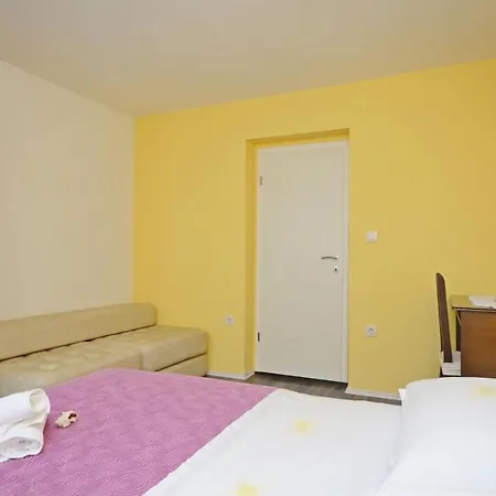 House Lara Vrboska