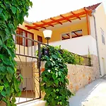 House Lara Semesterbostad Vrboska