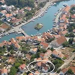 House Lara Vrboska
