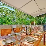 House Lara Semesterbostad