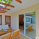 Semesterbostad House Lara Vrboska