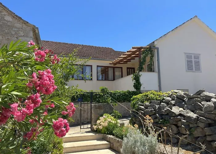 House Lara * Vrboska